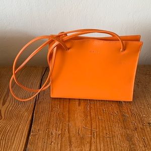 GUESS BRIGHT ORANGE FAUX LEATHER SHOULDER BAG